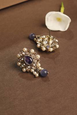 Flower and oval shape blue kundan stone gold plated choker necklace set with maang tikka for women 3