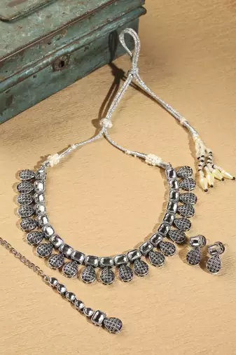 Oval shape silver kundan stone gold plated brass choker necklace set with maang tikka for women