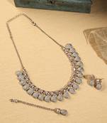 Oval shape brown kundan stone gold plated brass choker necklace set with maang tikka for women