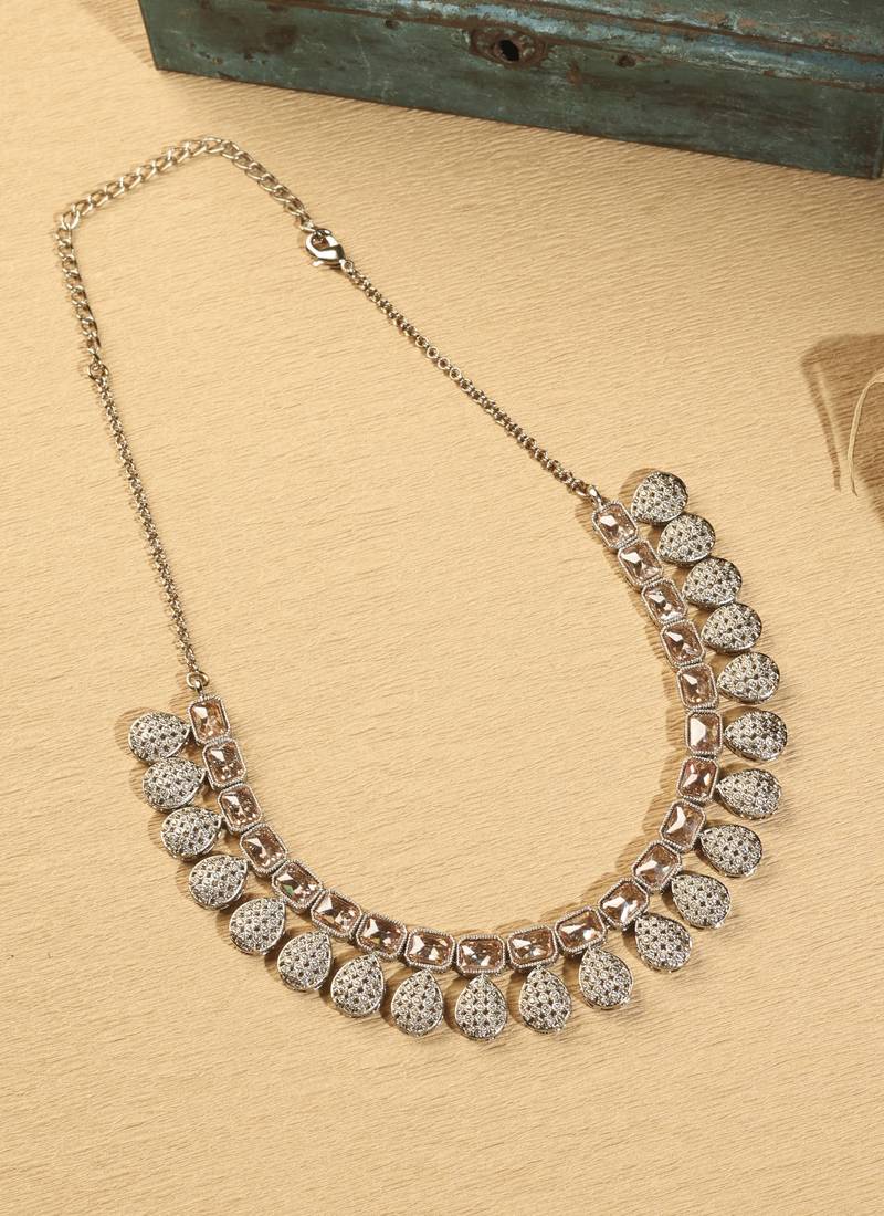 Oval shape brown kundan stone gold plated brass choker necklace set with maang tikka for women