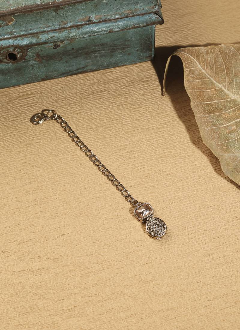 Oval shape brown kundan stone gold plated brass choker necklace set with maang tikka for women