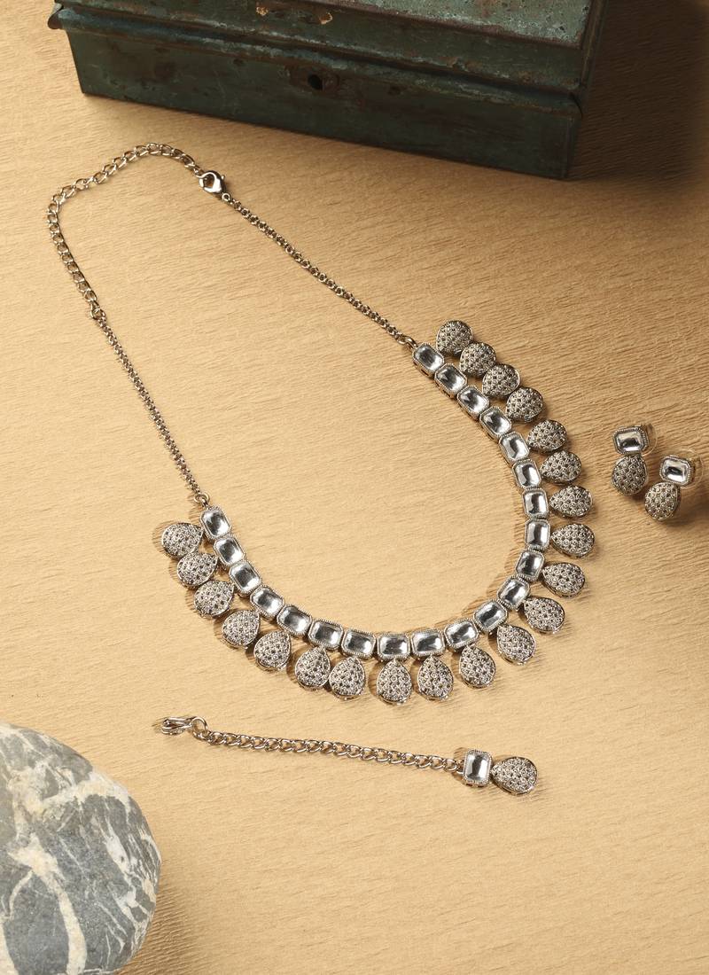 Oval shape white kundan stone gold plated brass choker necklace set with maang tikka for women