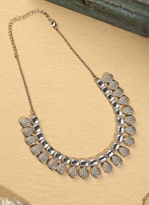 Oval shape white kundan stone gold plated brass choker necklace set with maang tikka for women 2