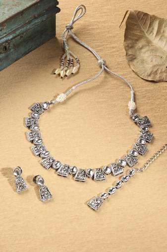 Square shape silver kundan stone gold plated brass choker necklace set with maang tikka for women