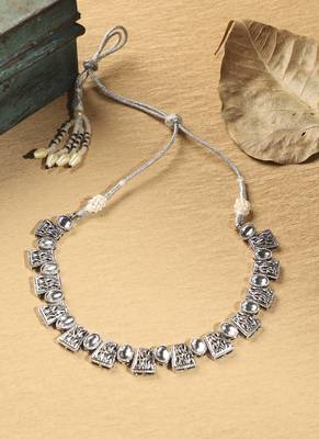Square shape silver kundan stone gold plated brass choker necklace set with maang tikka for women 2