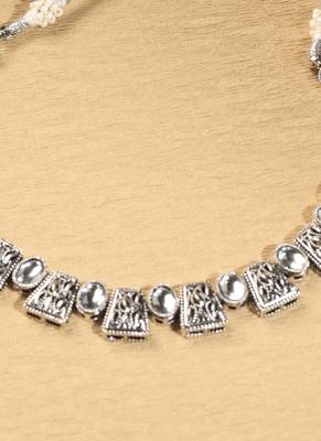 Square shape silver kundan stone gold plated brass choker necklace set with maang tikka for women 5