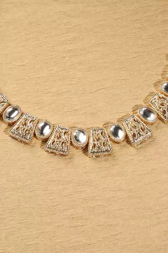 Square shape gold kundan stone gold plated brass choker necklace set with maang tikka for women