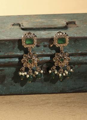 Flower and oval shape green kundan stone antique gold plated brass choker necklace set for women 3