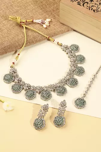 Flower design green kundan stone gold plated brass choker necklace set with maang tikka for women