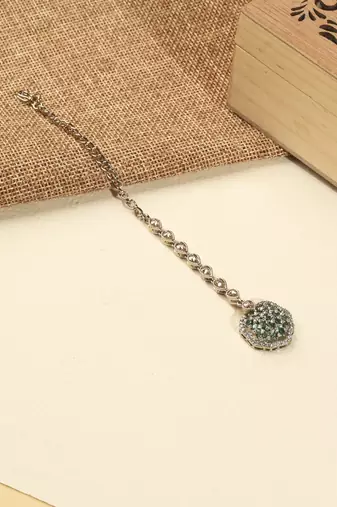 Flower design green kundan stone gold plated brass choker necklace set with maang tikka for women