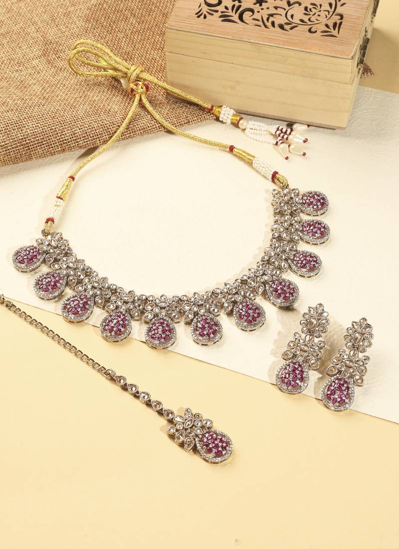 Flower oval shape red kundan stone gold plated brass choker necklace set with maang tikka for women