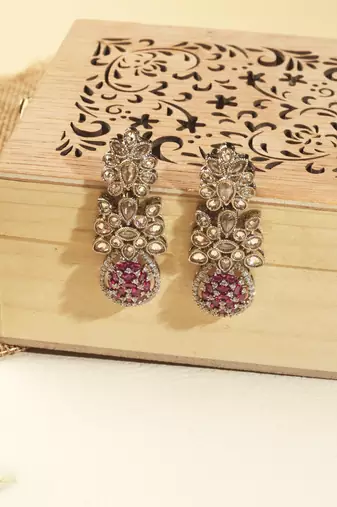 flower oval shape red kundan gold plated choker set with maang tikka