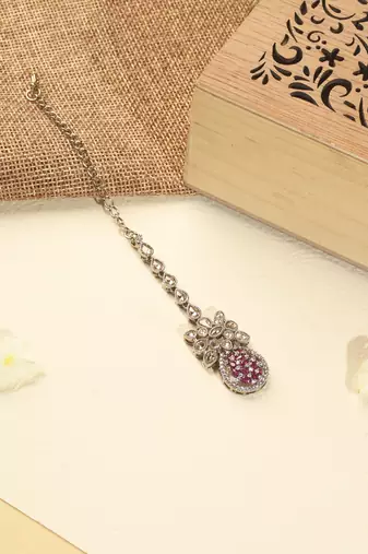 flower oval shape red kundan gold plated choker set with maang tikka