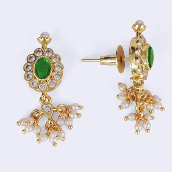 Round shape and small golden ball green kundan stone gold plated brass choker necklace set for women 3