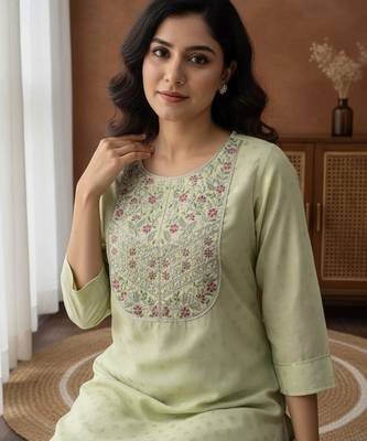 Green silk embroidered Kurta Set 2