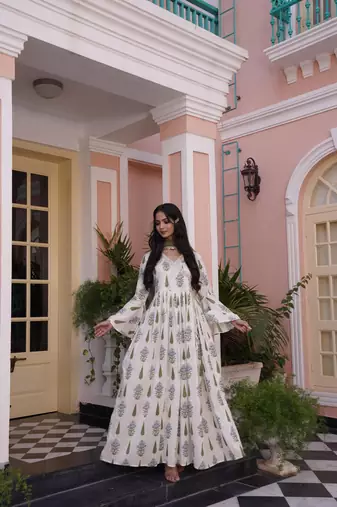 Off-white cotton embroidered Kurti
