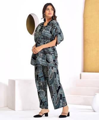 Black chanderi silk embroidered Co-ord set  5