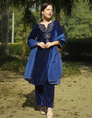 Blue velvet hand embroidered kurta set with dupatta 1