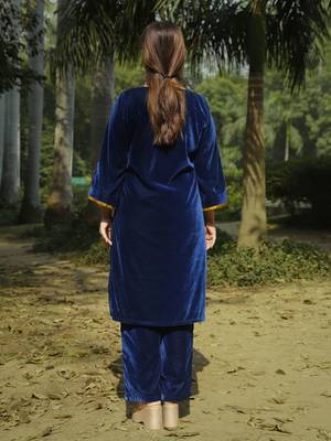Blue velvet hand embroidered kurta set with dupatta 4