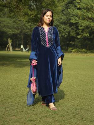 Blue velvet yoke hand embroidered kurta set with dupatta 1