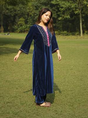 Blue velvet yoke hand embroidered kurta set 2