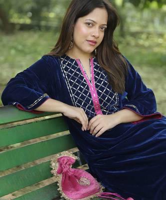 Blue velvet yoke hand embroidered kurta set 4
