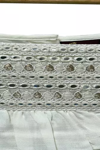 woven sleeveless embellished top with printed lehenga-white & pink