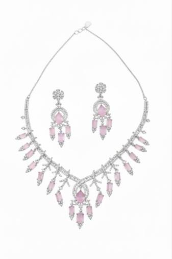 Ethereal diamond halo set