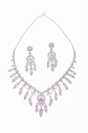 Ethereal diamond halo set