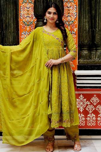 Embroidered georgette febric with lining kurta, pant & dupatta sets