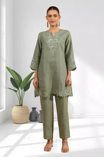 Pista green kurta with pant for women's