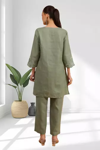 Pista green kurta with pant for women's