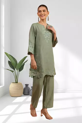 Pista green kurta with pant for women's