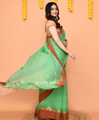 green cotton blend handloom saree with red border 3