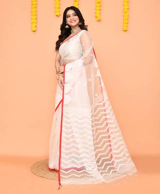 white jamdani silk saree with contrast pallu 2