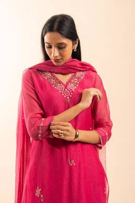 Rani pink rangoon bail kurta set with duppata 4