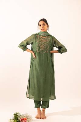 Bottle green victorian kurta set with duppata 3