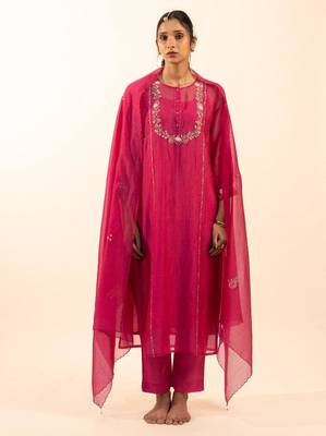 Hot pink camellia kurta set with duppata 2