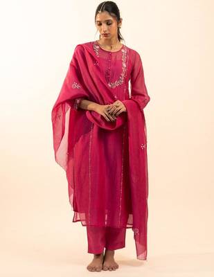 Hot pink camellia kurta set with duppata 3