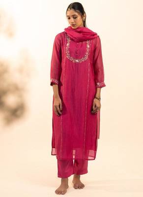 Hot pink camellia kurta set with duppata 5