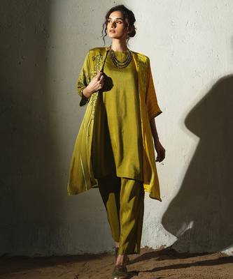 Yellow embroidered crepe kurta set with jacket 3