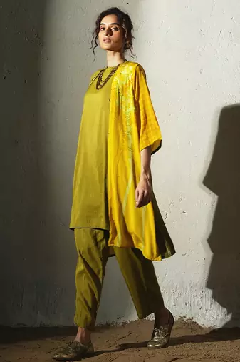 Yellow embroidered crepe kurta set with jacket