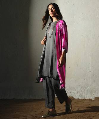 Grey embroidered crepe kurta set with jacket 4