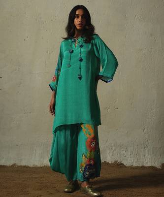 Blue embroidered chiffon kurta set 5