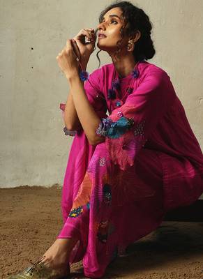 Pink embroidered chiffon kurta set 5