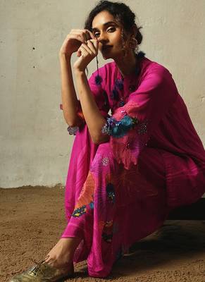 Pink embroidered chiffon kurta set 6