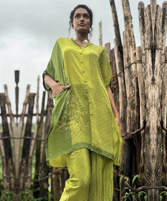 Green embroidered crepe co ord set 5
