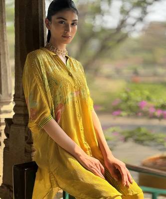 Yellow printed chiffon co ord set 4