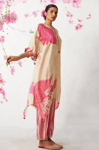 Pink embroidered crepe kurta set
