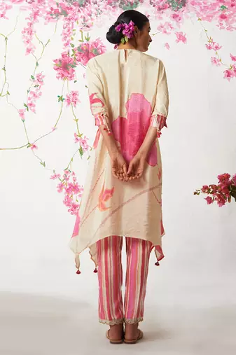 Pink embroidered crepe kurta set